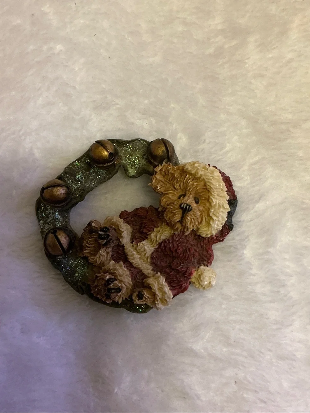 Plush Teddy Bear Holiday Wreath Brooch in Brown and Green